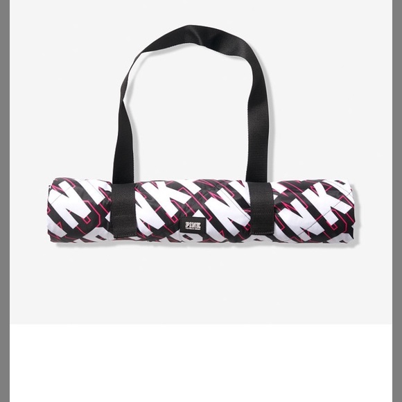 VS PINK olive green cooler tote & outdoor blanket - Picture 6 of 8